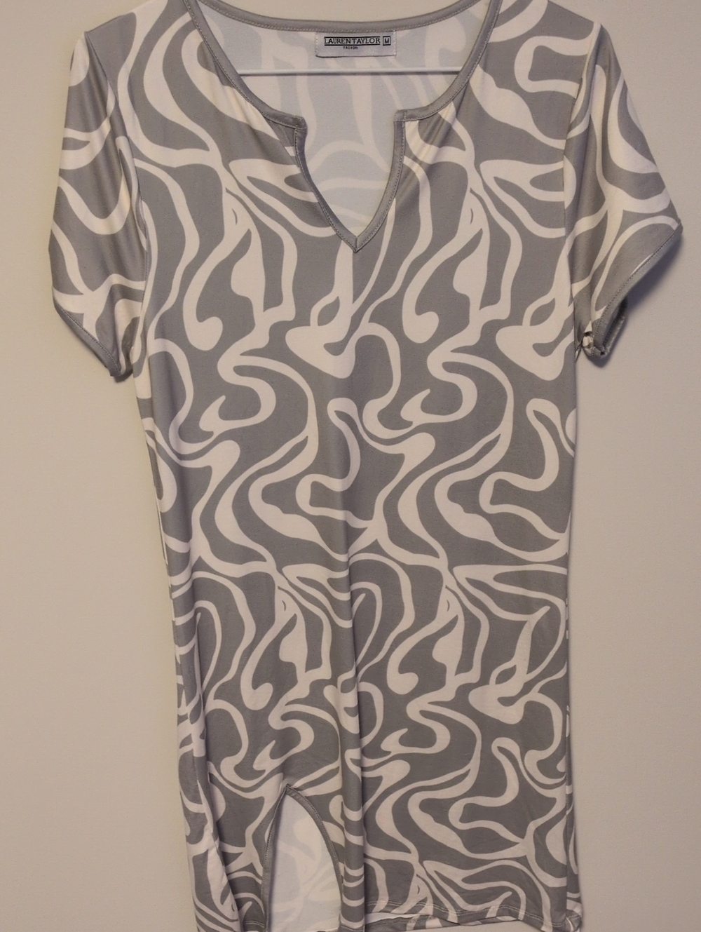 Grey & White Abstract Midi Dress with V-Notch Neck